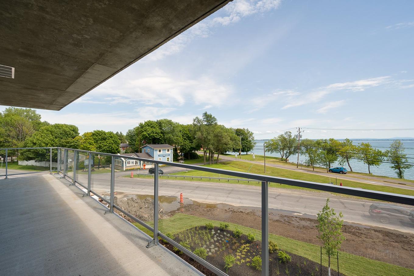Balcon - 316-170 Rue Principale, Saint-Zotique, QC - Outdoor With Body Of Water With View