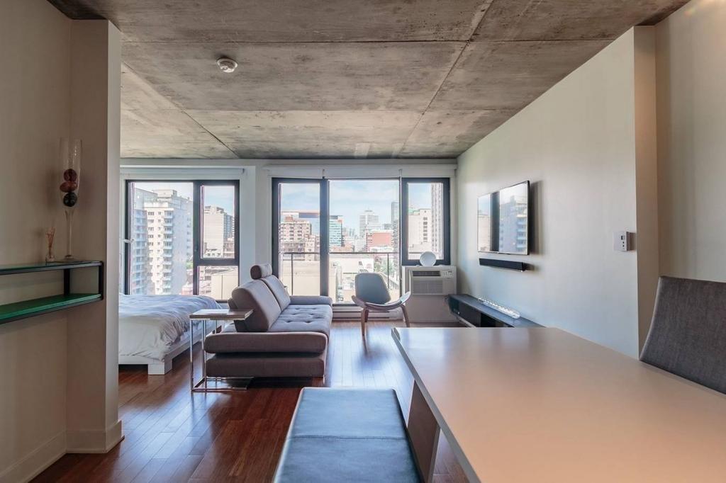 Living room - 907-1414 Rue Chomedey, Montréal (Ville-Marie), QC - Indoor Photo Showing Living Room