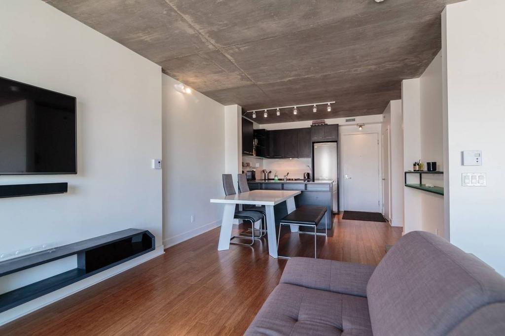 Living room - 907-1414 Rue Chomedey, Montréal (Ville-Marie), QC - Indoor Photo Showing Living Room