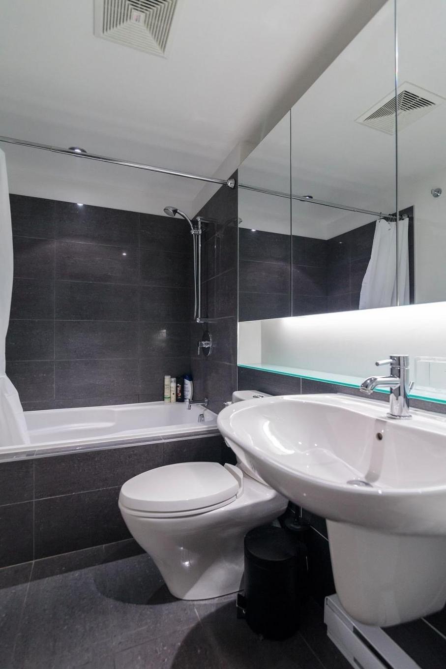 Bathroom - 907-1414 Rue Chomedey, Montréal (Ville-Marie), QC - Indoor Photo Showing Bathroom