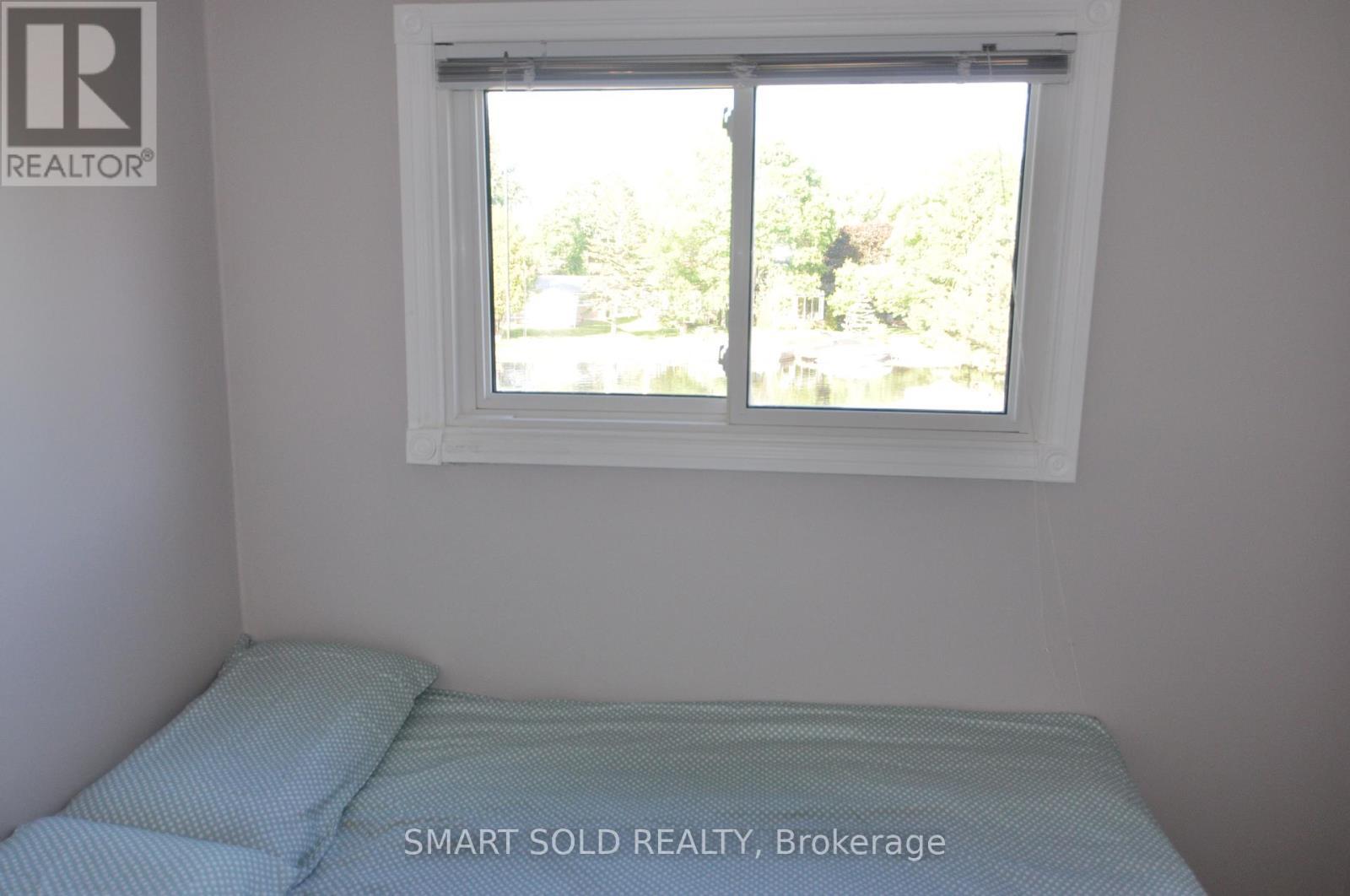 75 Lake Avenue, Ramara, ON - Indoor Photo Showing Bedroom