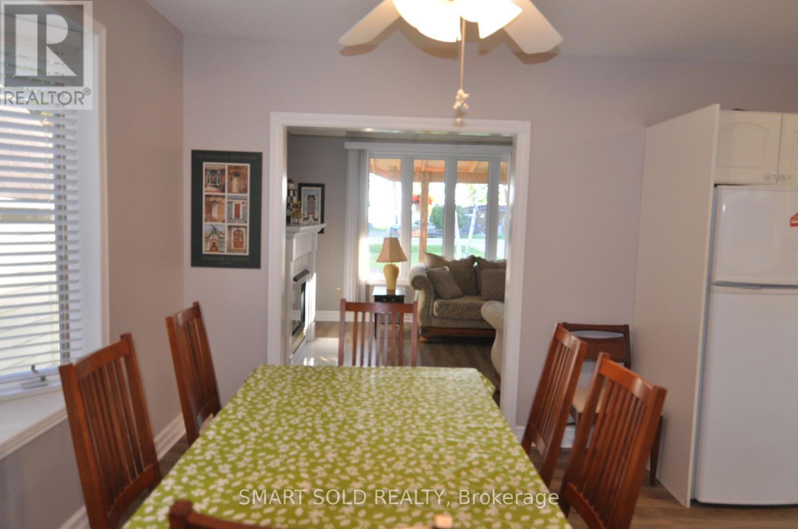 75 Lake Avenue, Ramara, ON - Indoor Photo Showing Dining Room