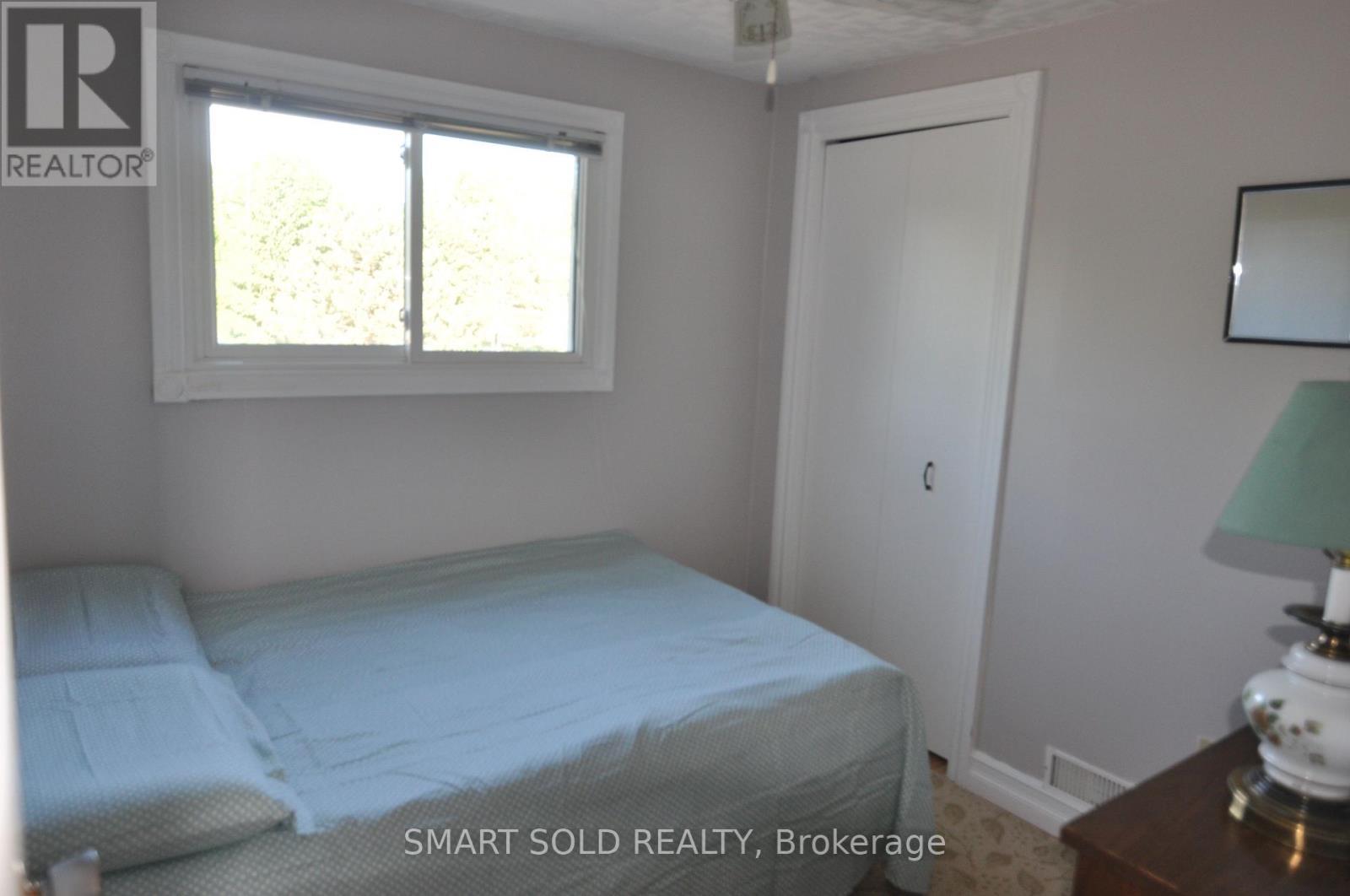 75 Lake Avenue, Ramara, ON - Indoor Photo Showing Bedroom