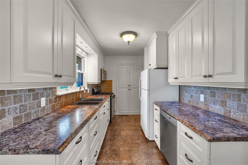 7677 Riverview Line, Chatham, ON