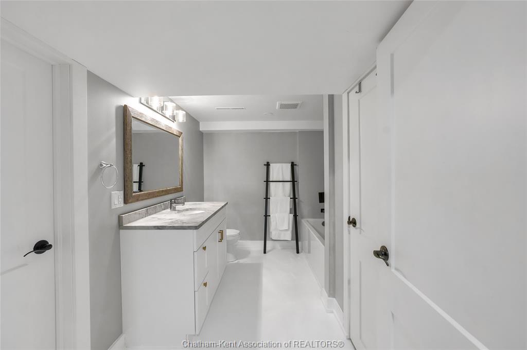 7677 Riverview Line, Chatham, ON