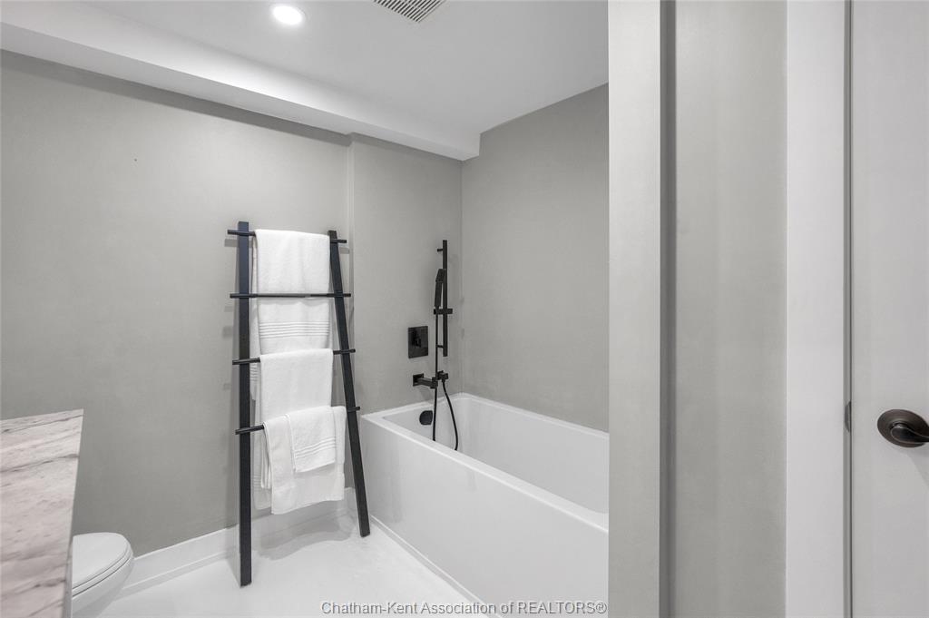 7677 Riverview Line, Chatham, ON