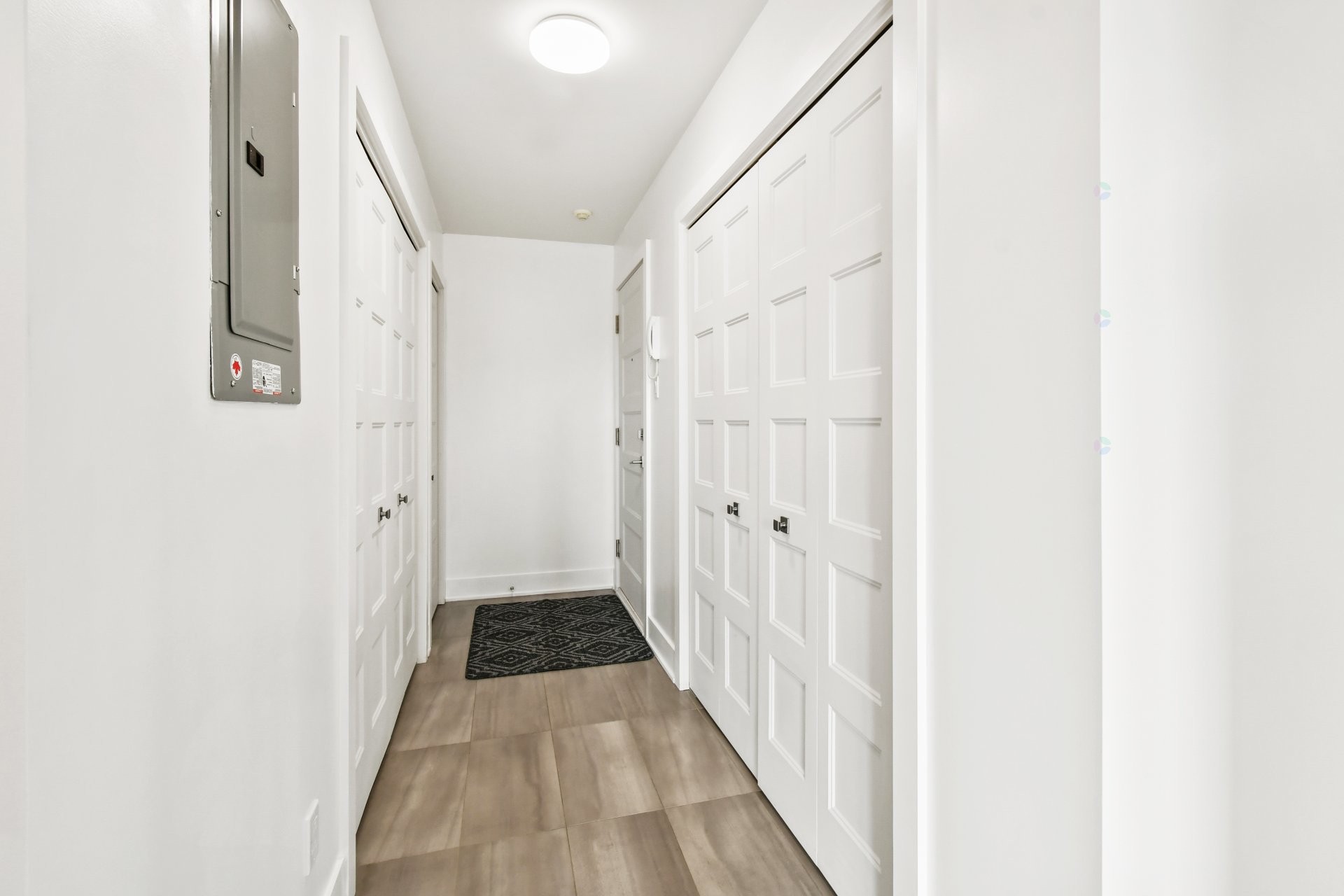 Hall d'entrée/Vestibule - 301-60 Rue Chénier, Saint-Philippe, QC - Indoor Photo Showing Other Room