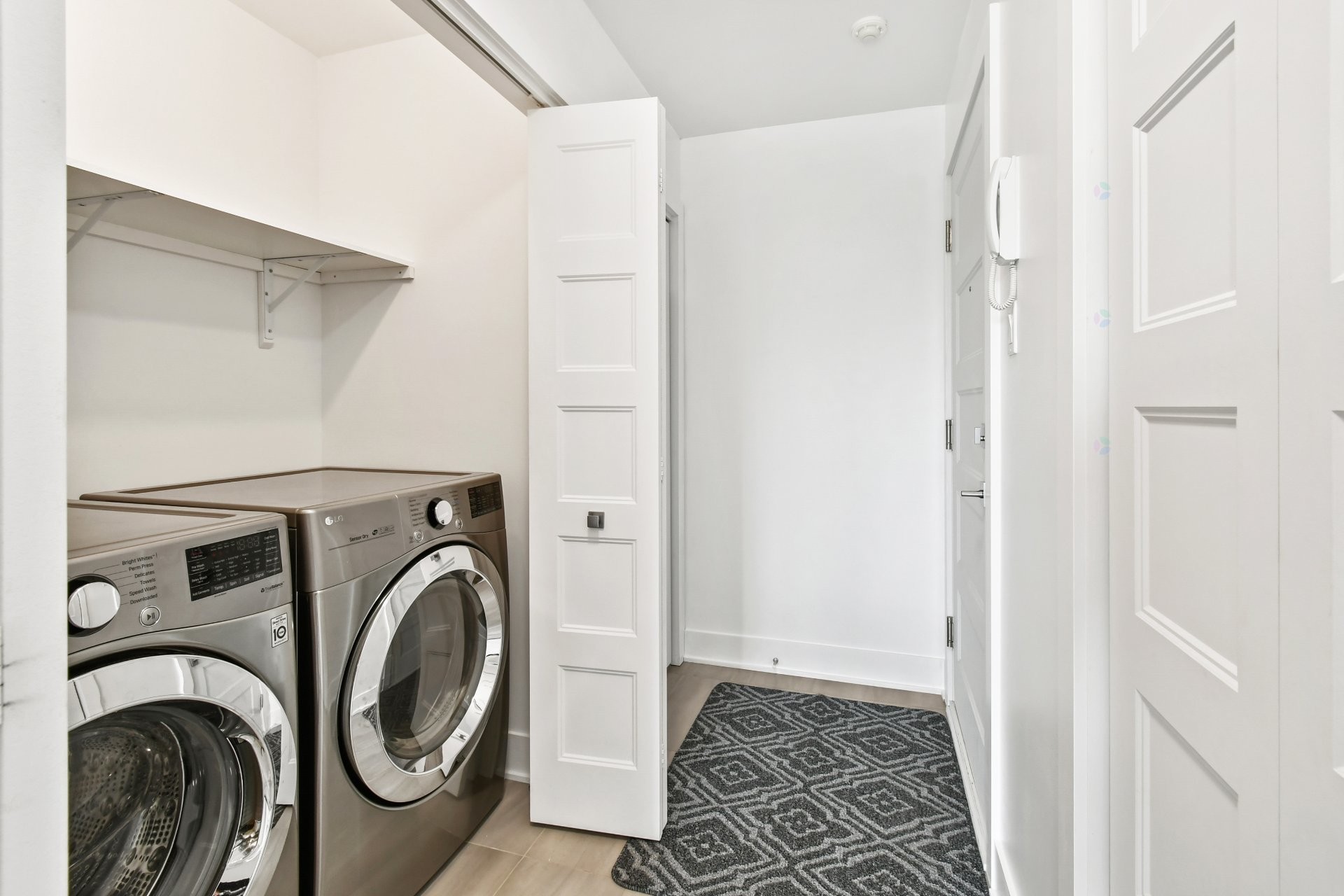 Salle de lavage - 301-60 Rue Chénier, Saint-Philippe, QC - Indoor Photo Showing Laundry Room