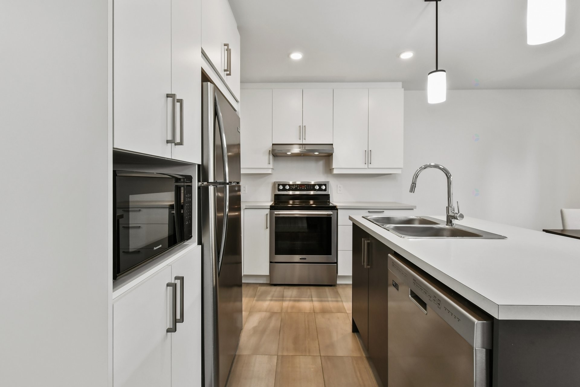 Cuisine - 301-60 Rue Chénier, Saint-Philippe, QC - Indoor Photo Showing Kitchen With Double Sink With Upgraded Kitchen