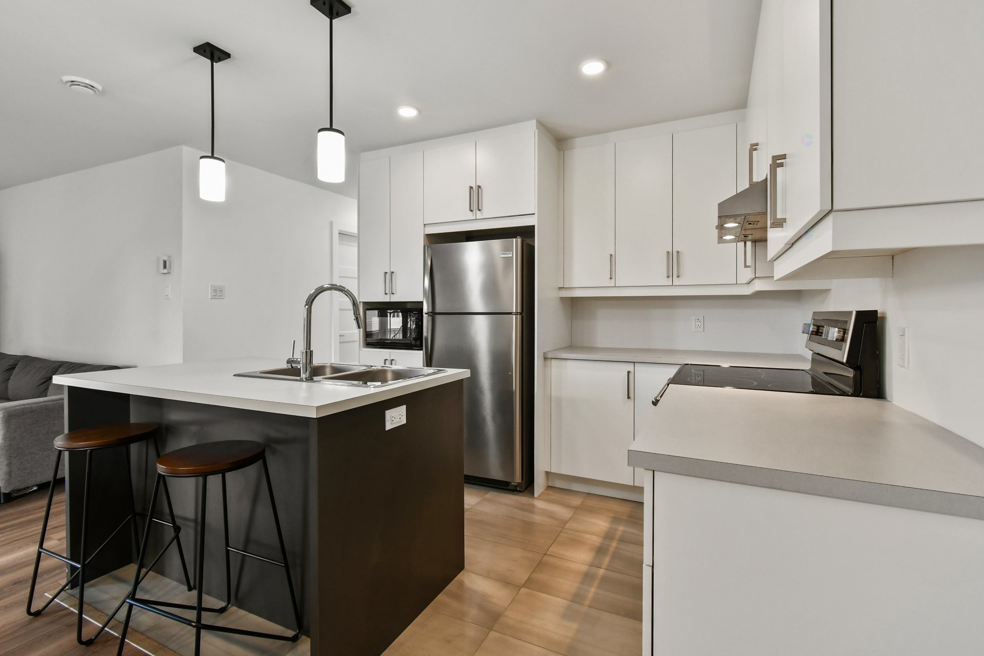 Cuisine - 301-60 Rue Chénier, Saint-Philippe, QC - Indoor Photo Showing Kitchen With Double Sink With Upgraded Kitchen