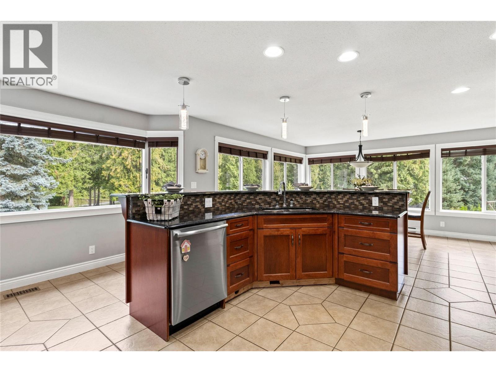 2746 Balmoral Road, Blind Bay, BC - Indoor Photo Showing Kitchen