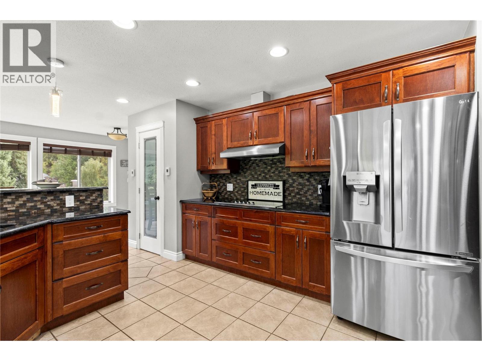 2746 Balmoral Road, Blind Bay, BC - Indoor Photo Showing Kitchen