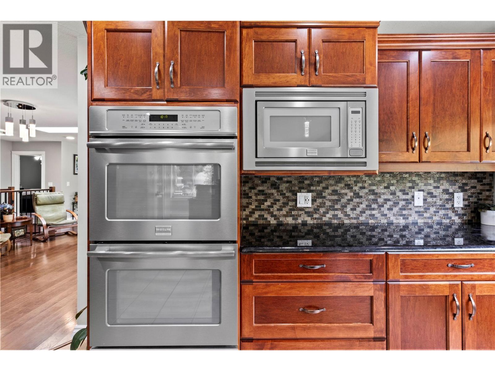 2746 Balmoral Road, Blind Bay, BC - Indoor Photo Showing Kitchen