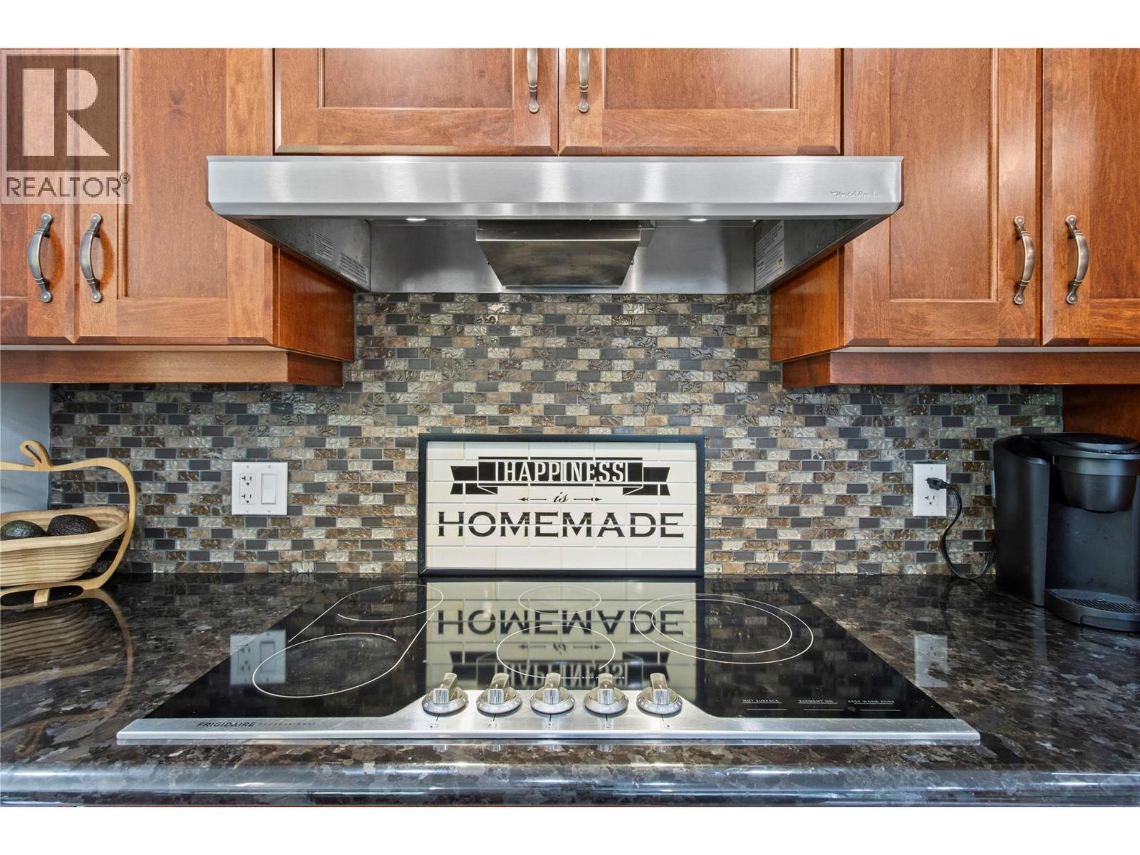 2746 Balmoral Road, Blind Bay, BC - Indoor Photo Showing Kitchen