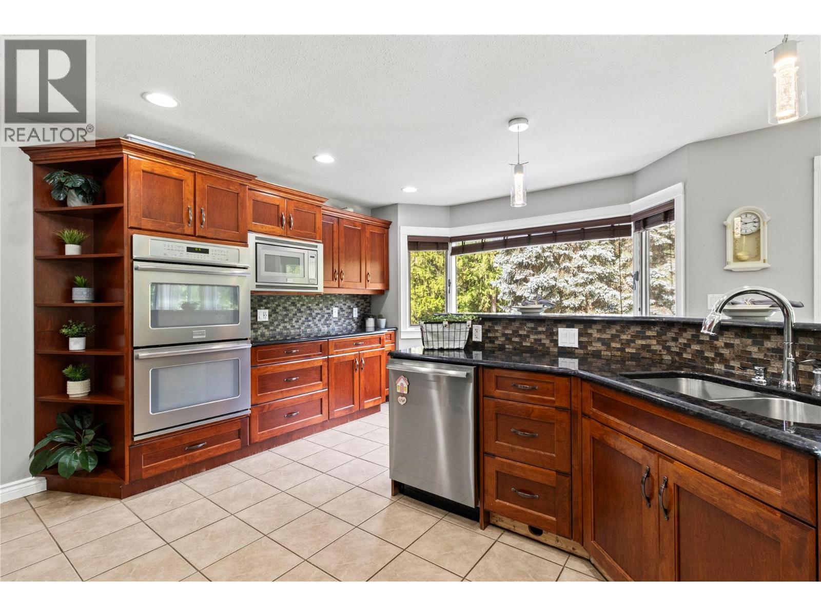 2746 Balmoral Road, Blind Bay, BC - Indoor Photo Showing Kitchen With Double Sink