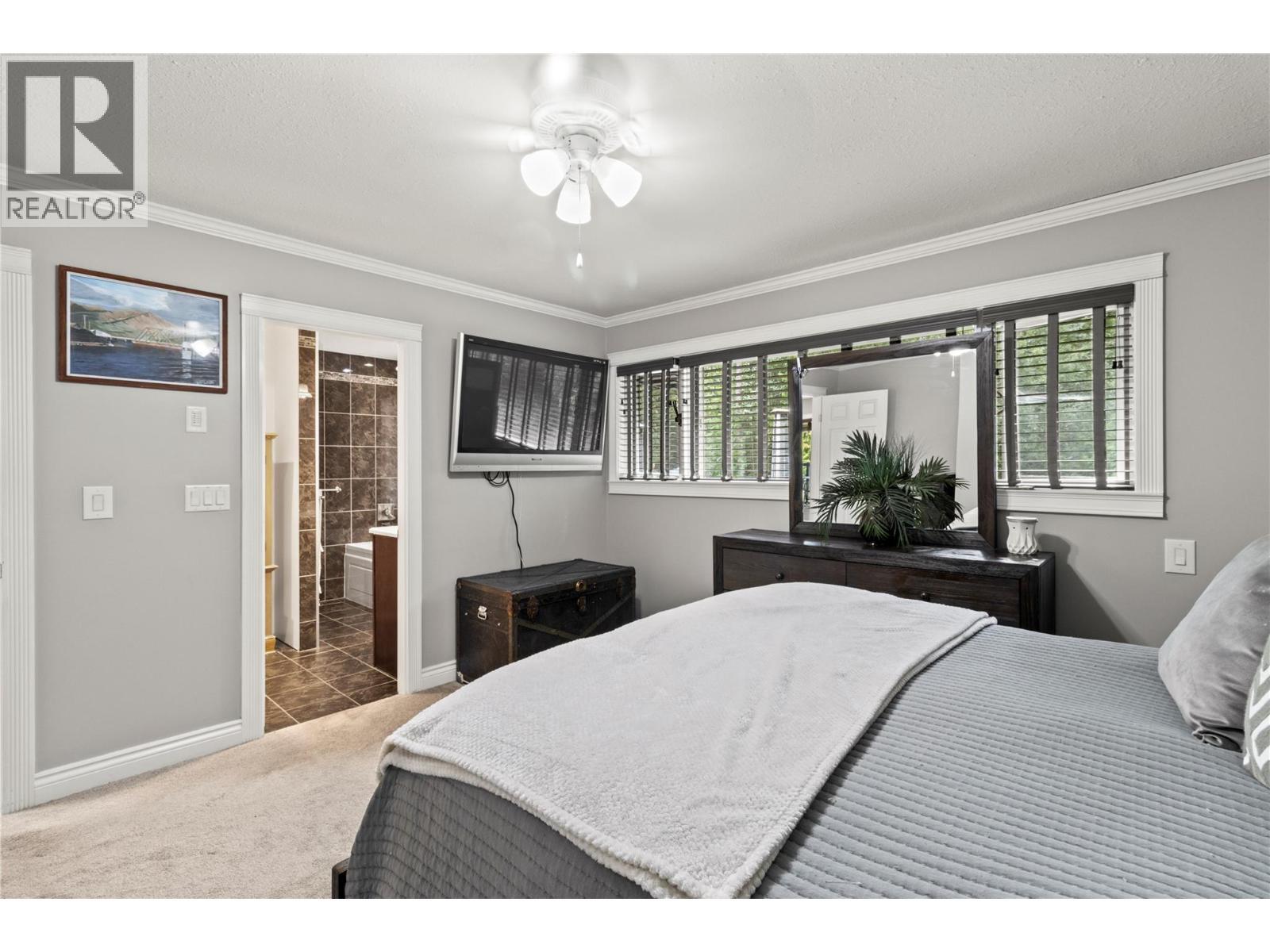 2746 Balmoral Road, Blind Bay, BC - Indoor Photo Showing Bedroom