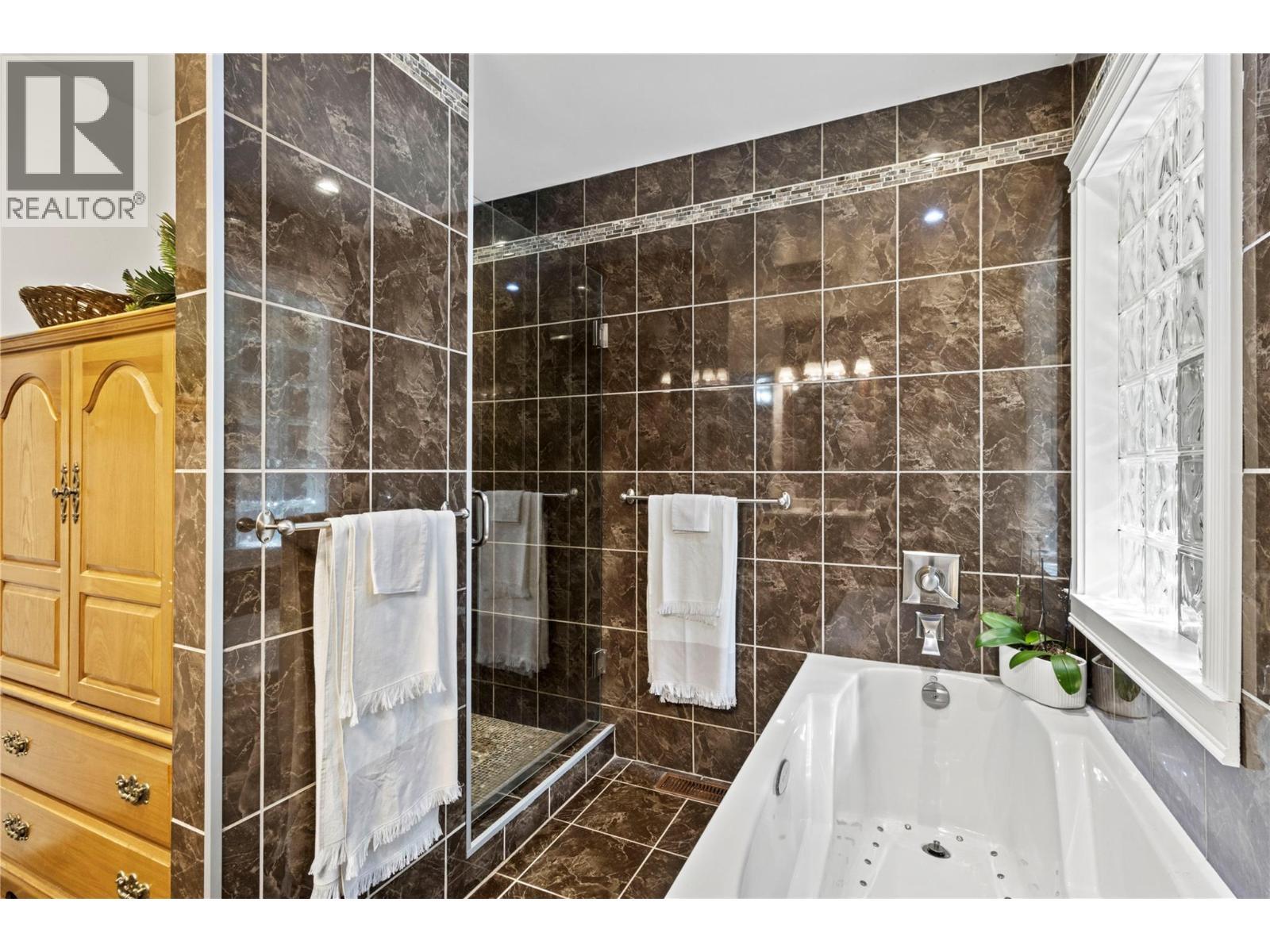 2746 Balmoral Road, Blind Bay, BC - Indoor Photo Showing Bathroom