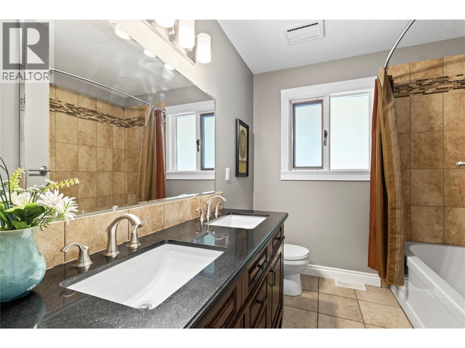 2746 Balmoral Road, Blind Bay, BC - Indoor Photo Showing Bathroom