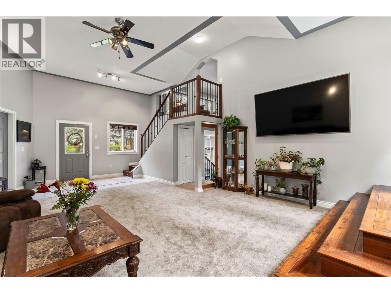 2746 Balmoral Road, Blind Bay, BC - Indoor Photo Showing Living Room