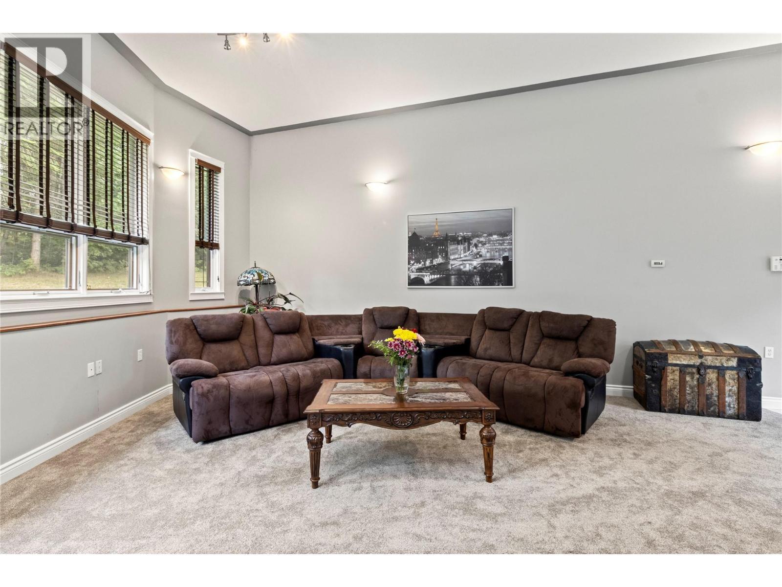 2746 Balmoral Road, Blind Bay, BC - Indoor Photo Showing Living Room