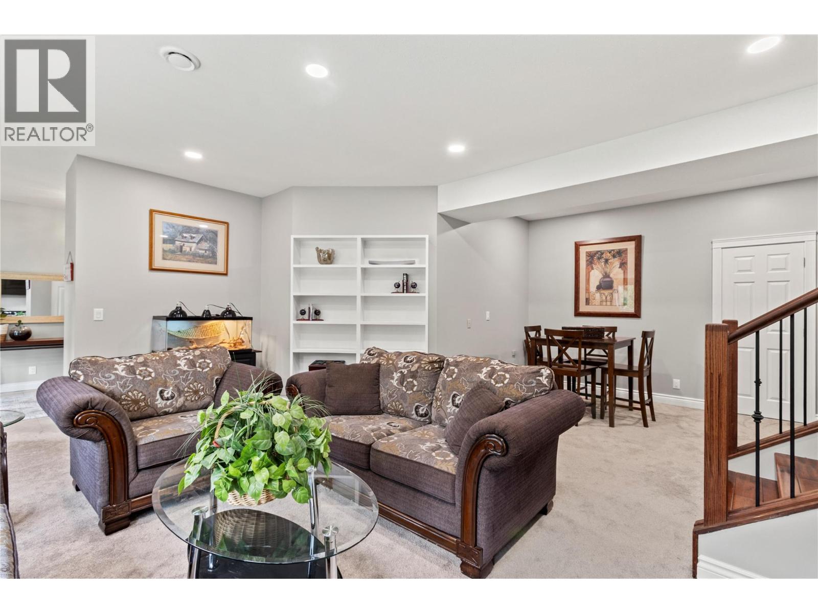 2746 Balmoral Road, Blind Bay, BC - Indoor Photo Showing Living Room