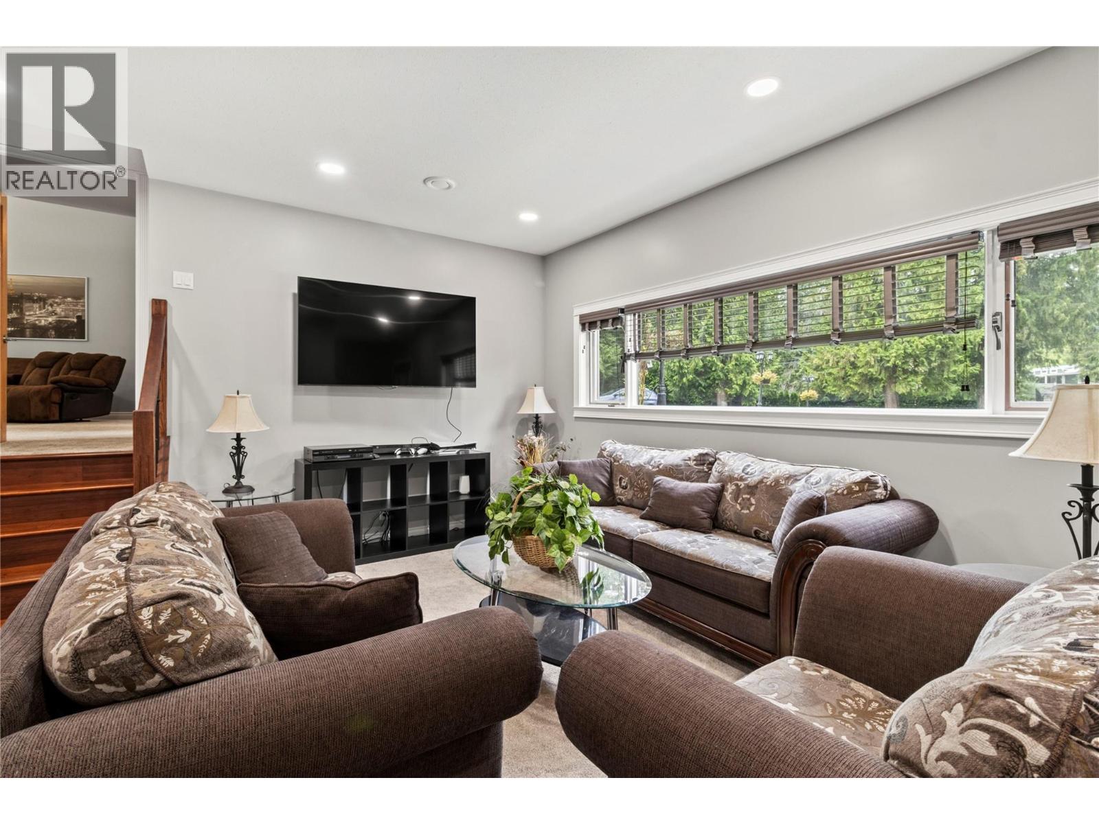 2746 Balmoral Road, Blind Bay, BC - Indoor Photo Showing Living Room