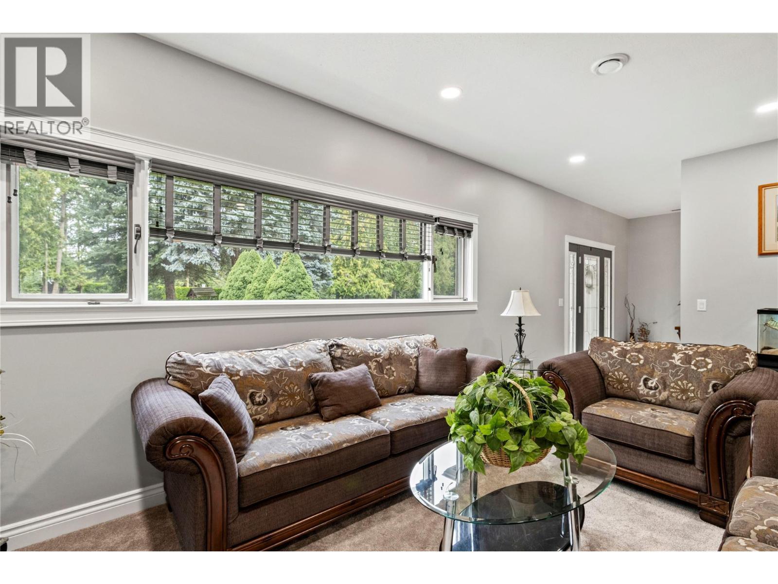 2746 Balmoral Road, Blind Bay, BC - Indoor Photo Showing Living Room