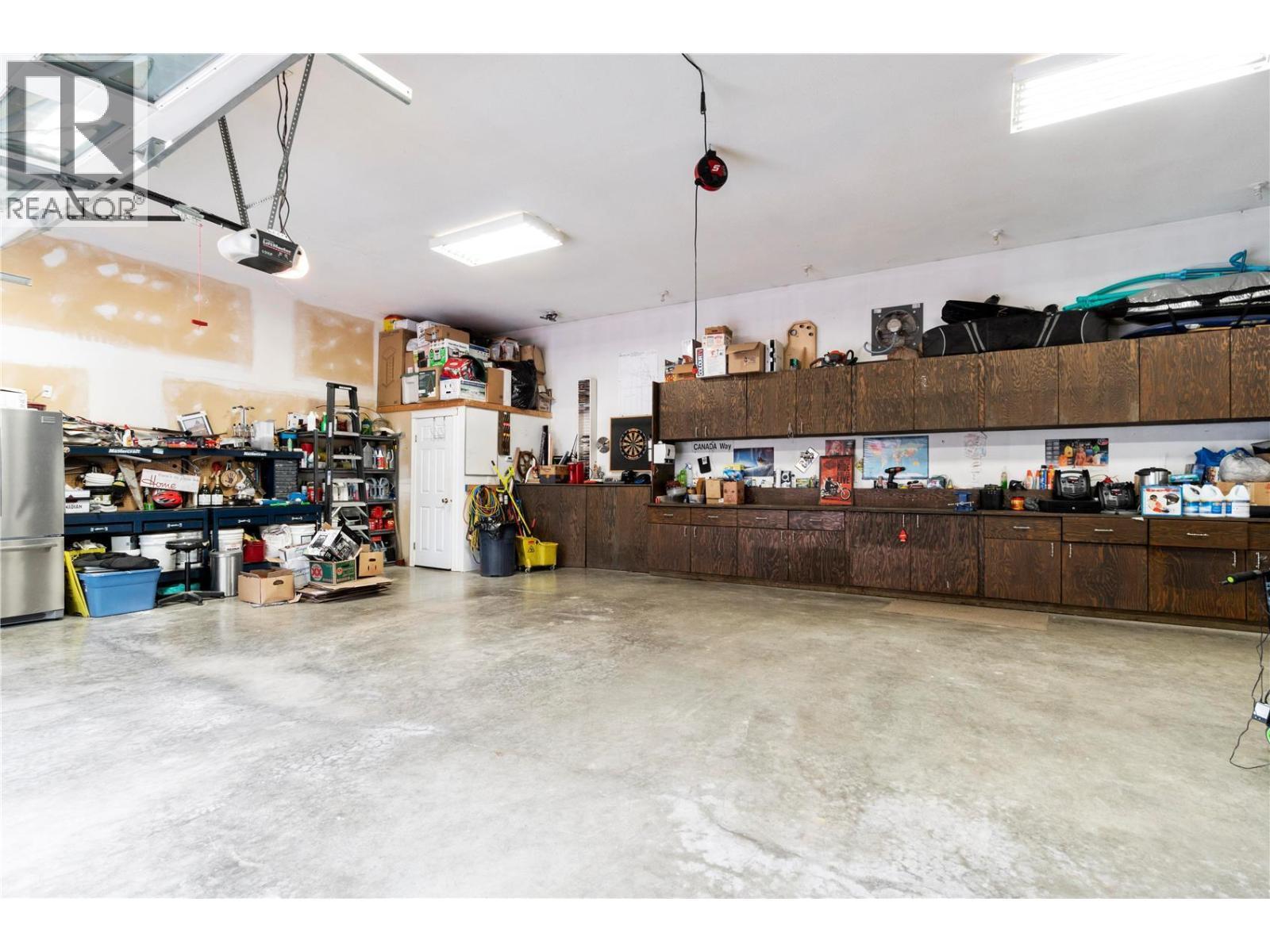 2746 Balmoral Road, Blind Bay, BC - Indoor Photo Showing Garage