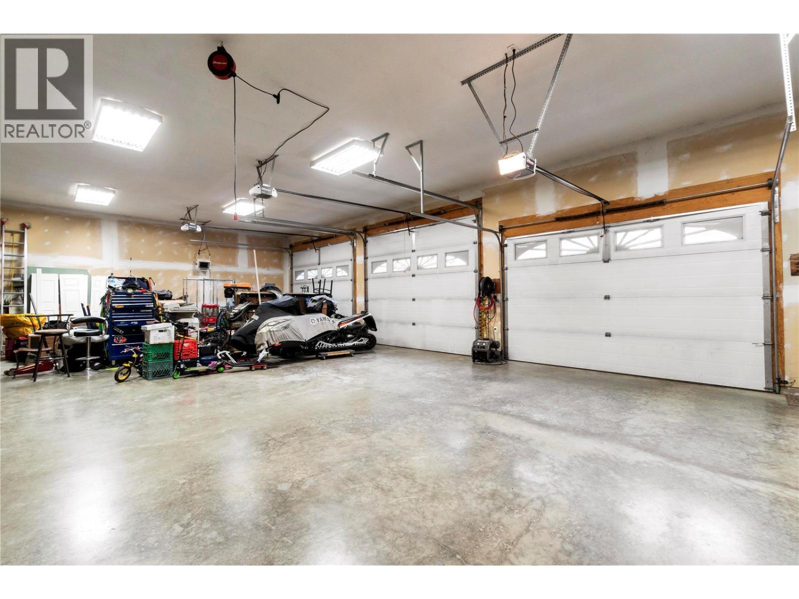 2746 Balmoral Road, Blind Bay, BC - Indoor Photo Showing Garage