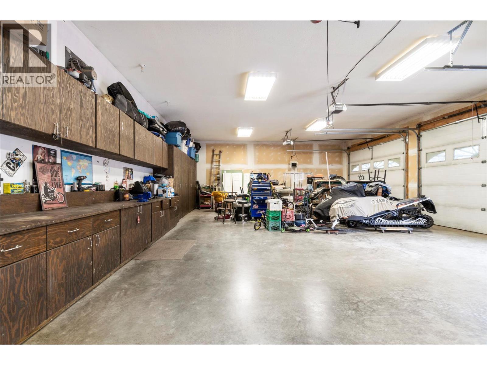 2746 Balmoral Road, Blind Bay, BC - Indoor Photo Showing Garage