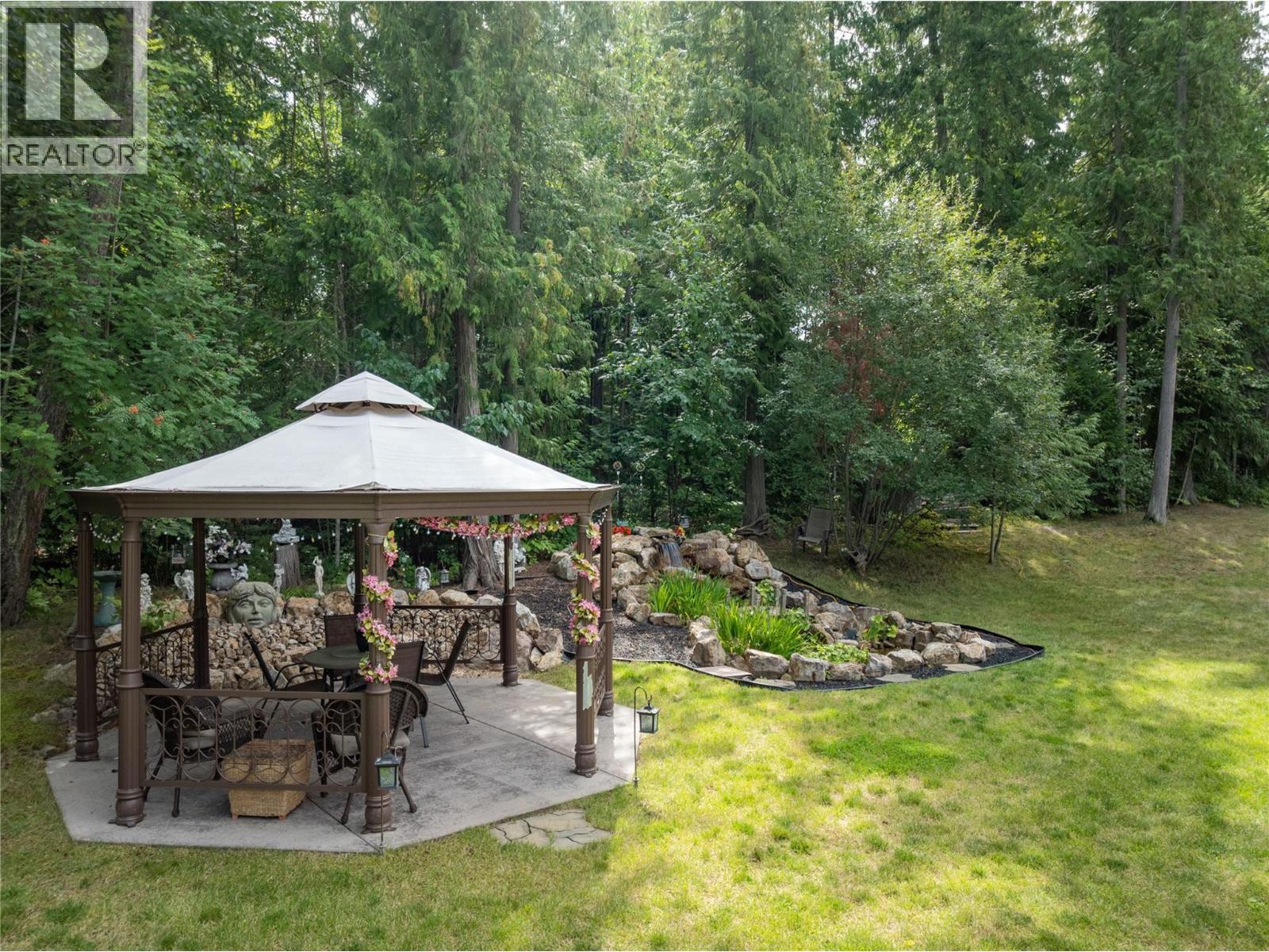 2746 Balmoral Road, Blind Bay, BC - Outdoor With Backyard