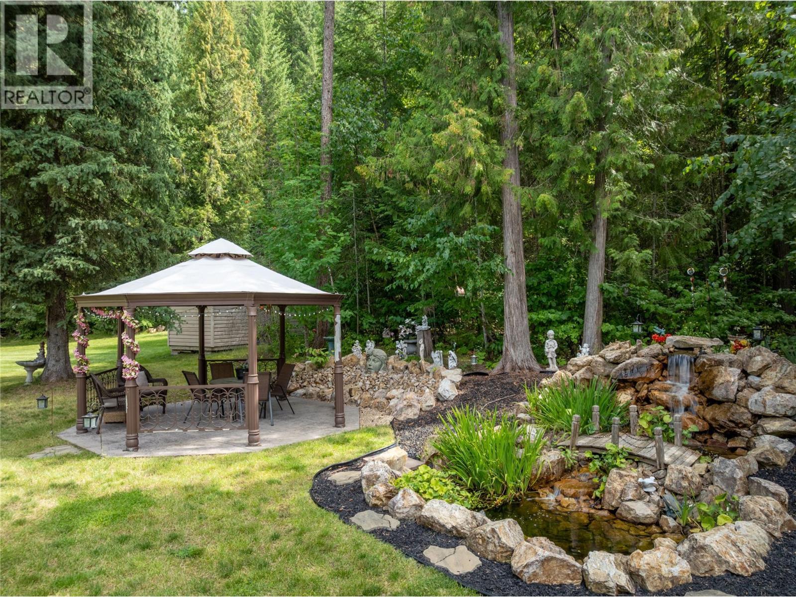 2746 Balmoral Road, Blind Bay, BC - Outdoor With Deck Patio Veranda With Backyard