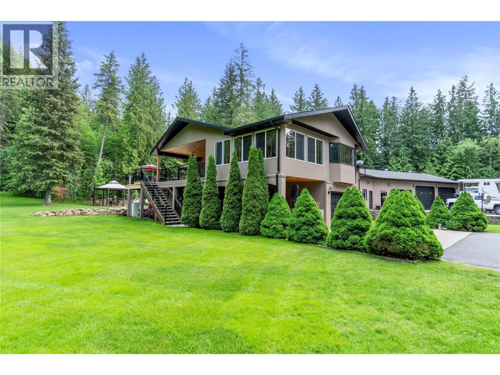 2746 Balmoral Road, Blind Bay, BC - Outdoor