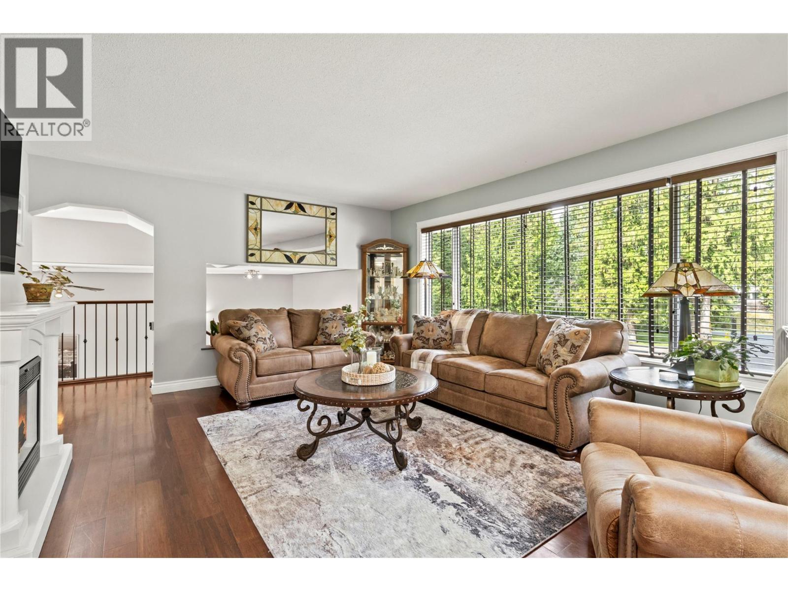 2746 Balmoral Road, Blind Bay, BC - Indoor Photo Showing Living Room