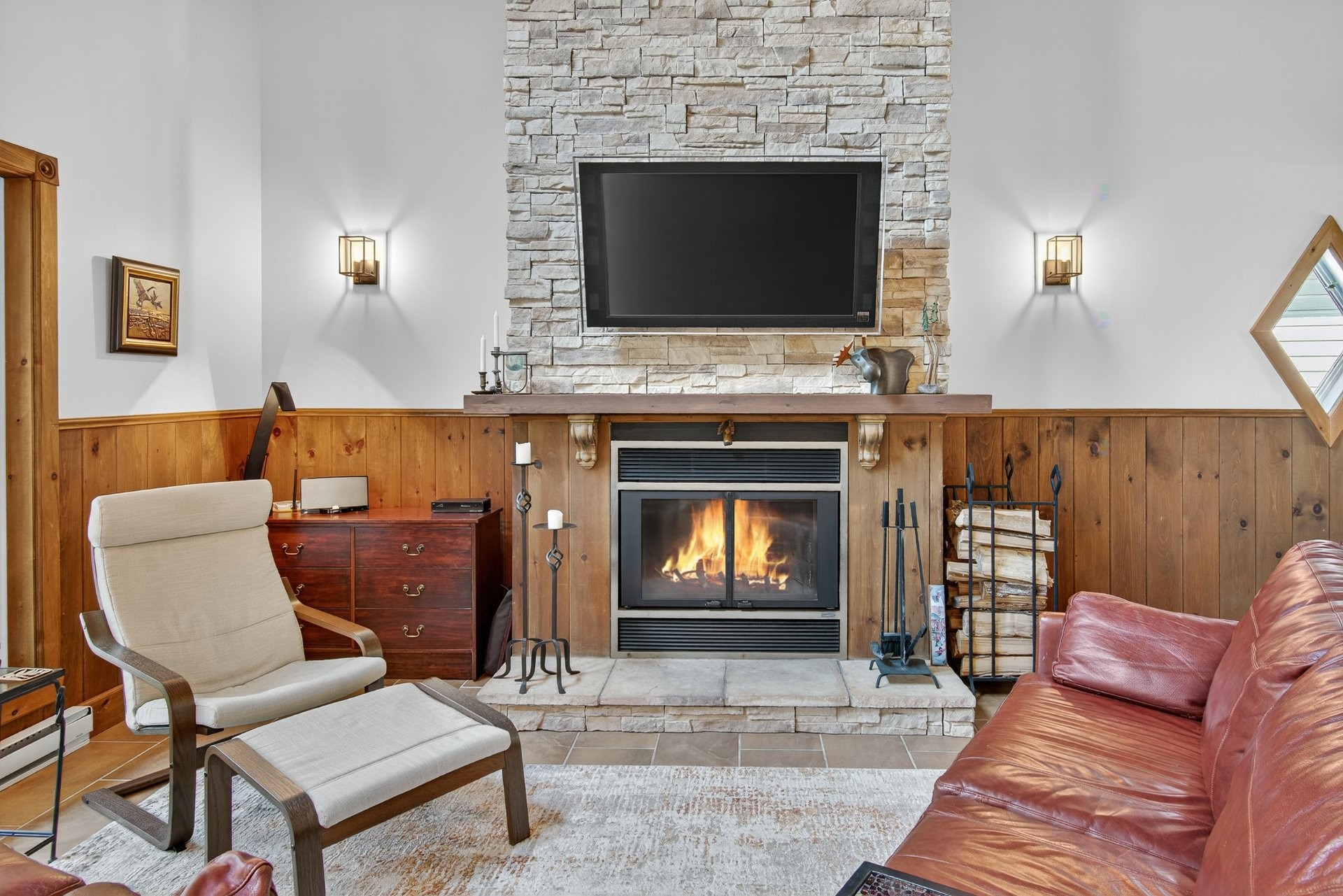 Salon - 126 Ch. Des Simoneau, Lac-Simon, QC - Indoor Photo Showing Living Room With Fireplace