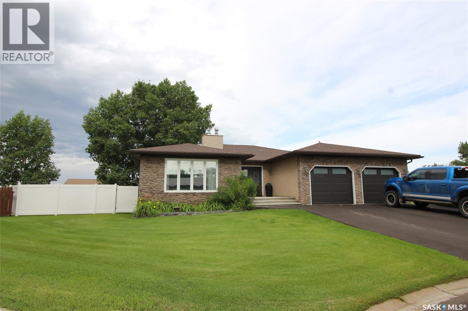 555 5Th Street W, Shaunavon, SK - Outdoor