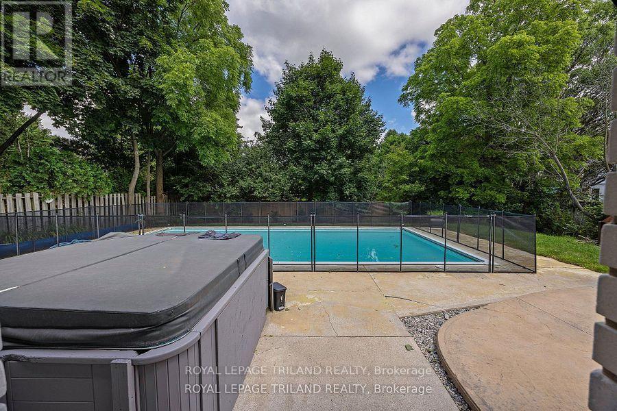 69 Shavian Boulevard, London North (North A), ON - Outdoor With In Ground Pool