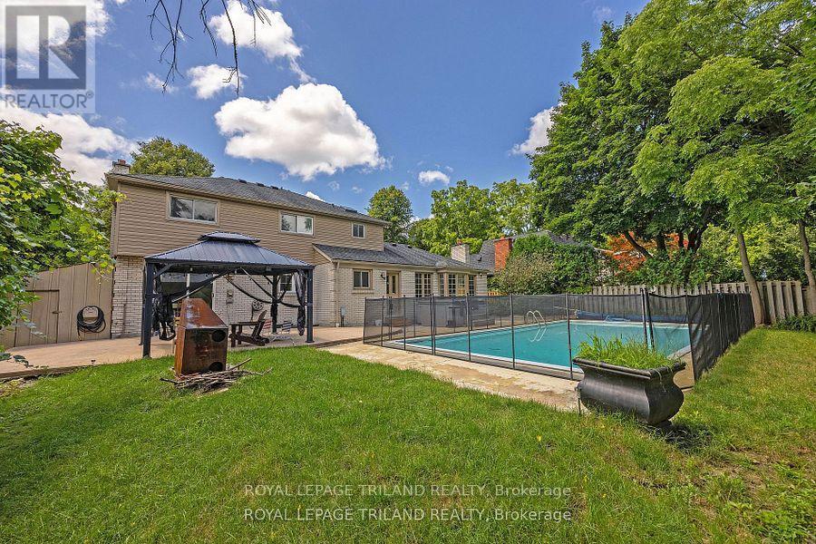 69 Shavian Boulevard, London North (North A), ON - Outdoor With In Ground Pool With Backyard