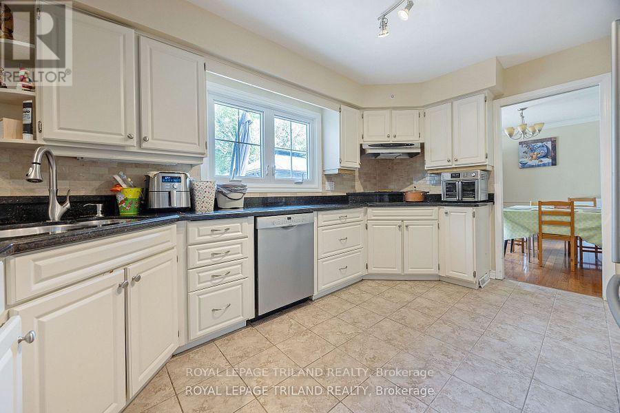 69 Shavian Boulevard, London North (North A), ON - Indoor Photo Showing Kitchen