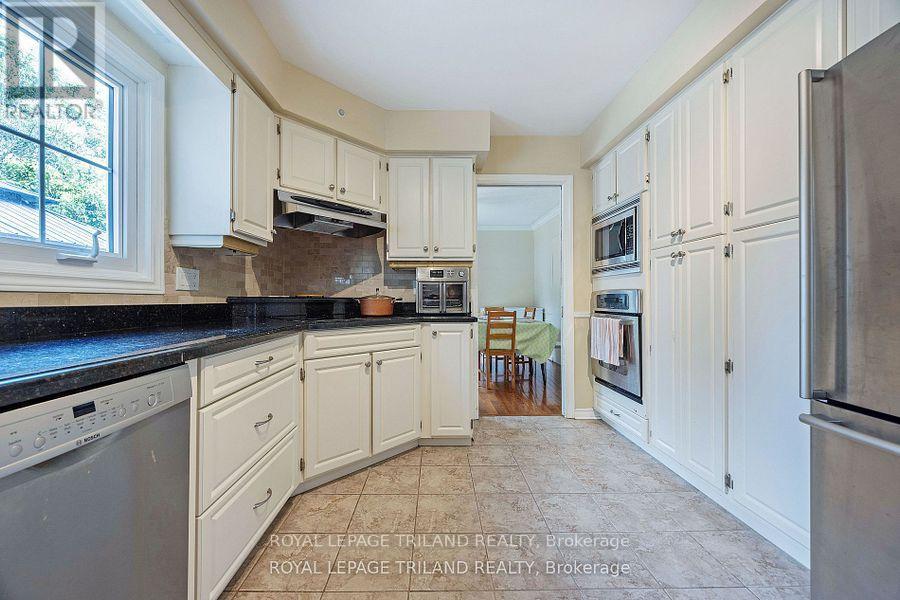 69 Shavian Boulevard, London North (North A), ON - Indoor Photo Showing Kitchen