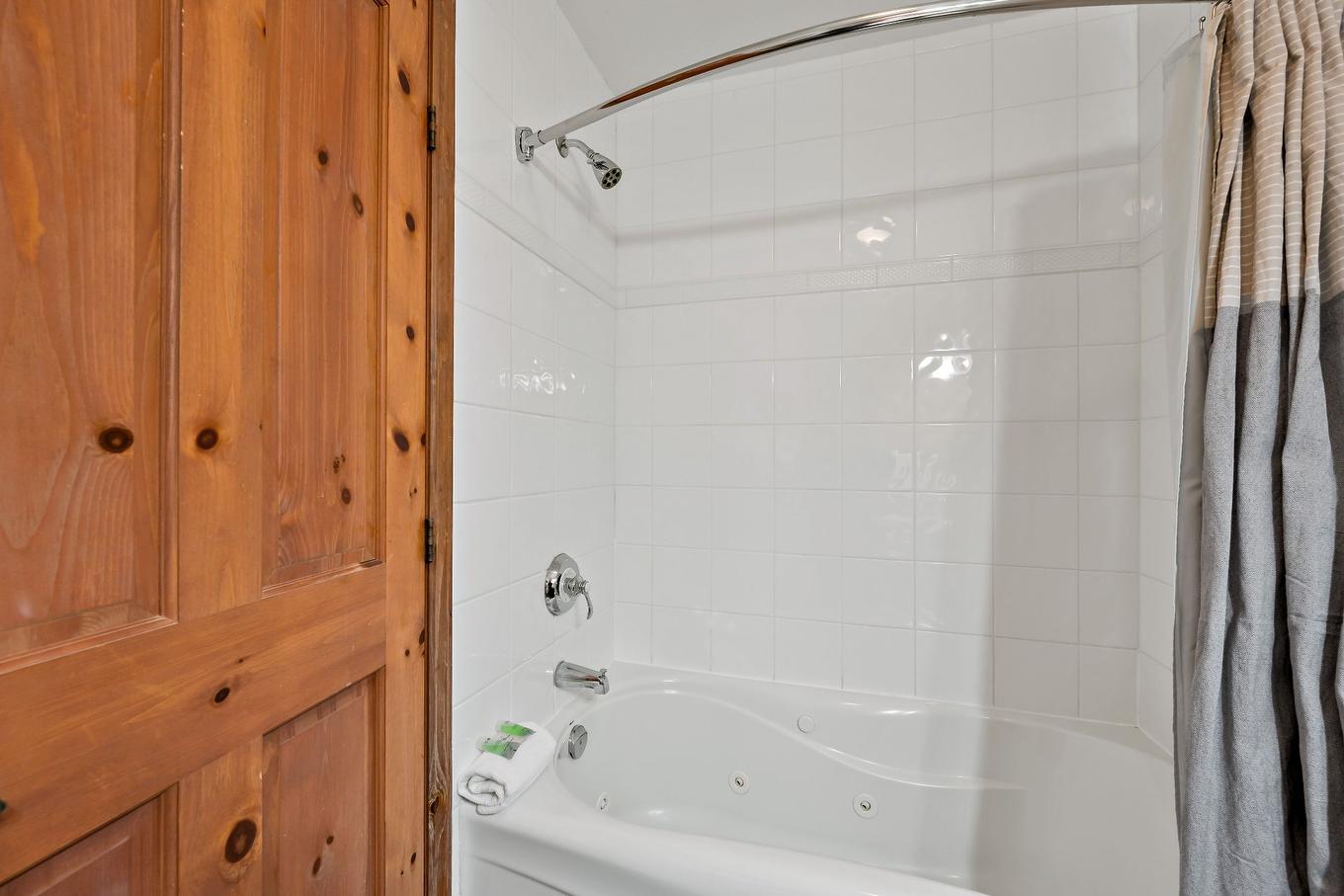 Bathroom - 7-225 Rue Du Mont-Plaisant, Mont-Tremblant, QC - Indoor Photo Showing Bathroom