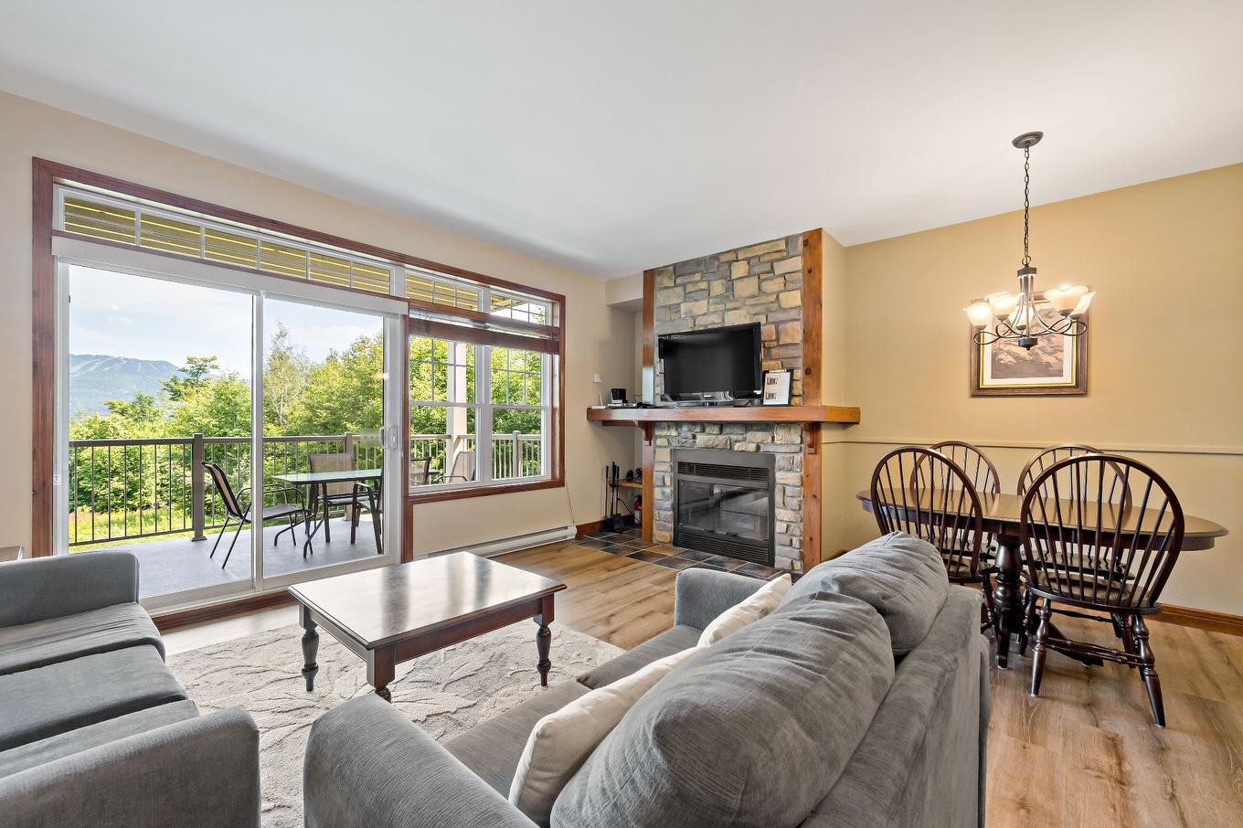 Living room - 7-225 Rue Du Mont-Plaisant, Mont-Tremblant, QC - Indoor Photo Showing Living Room With Fireplace
