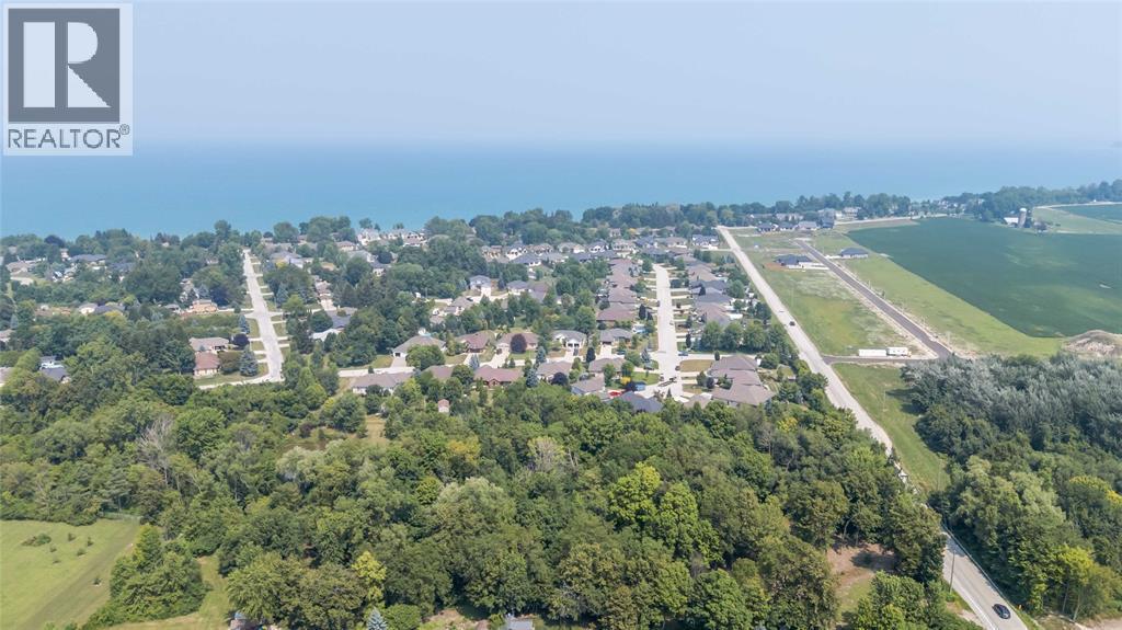 6851 Fleming Street, Plympton-Wyoming, ON