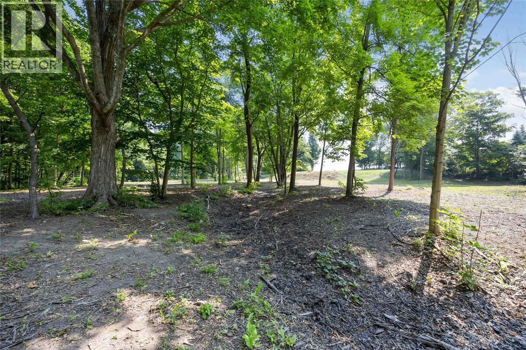 6851 Fleming Street, Plympton-Wyoming, ON