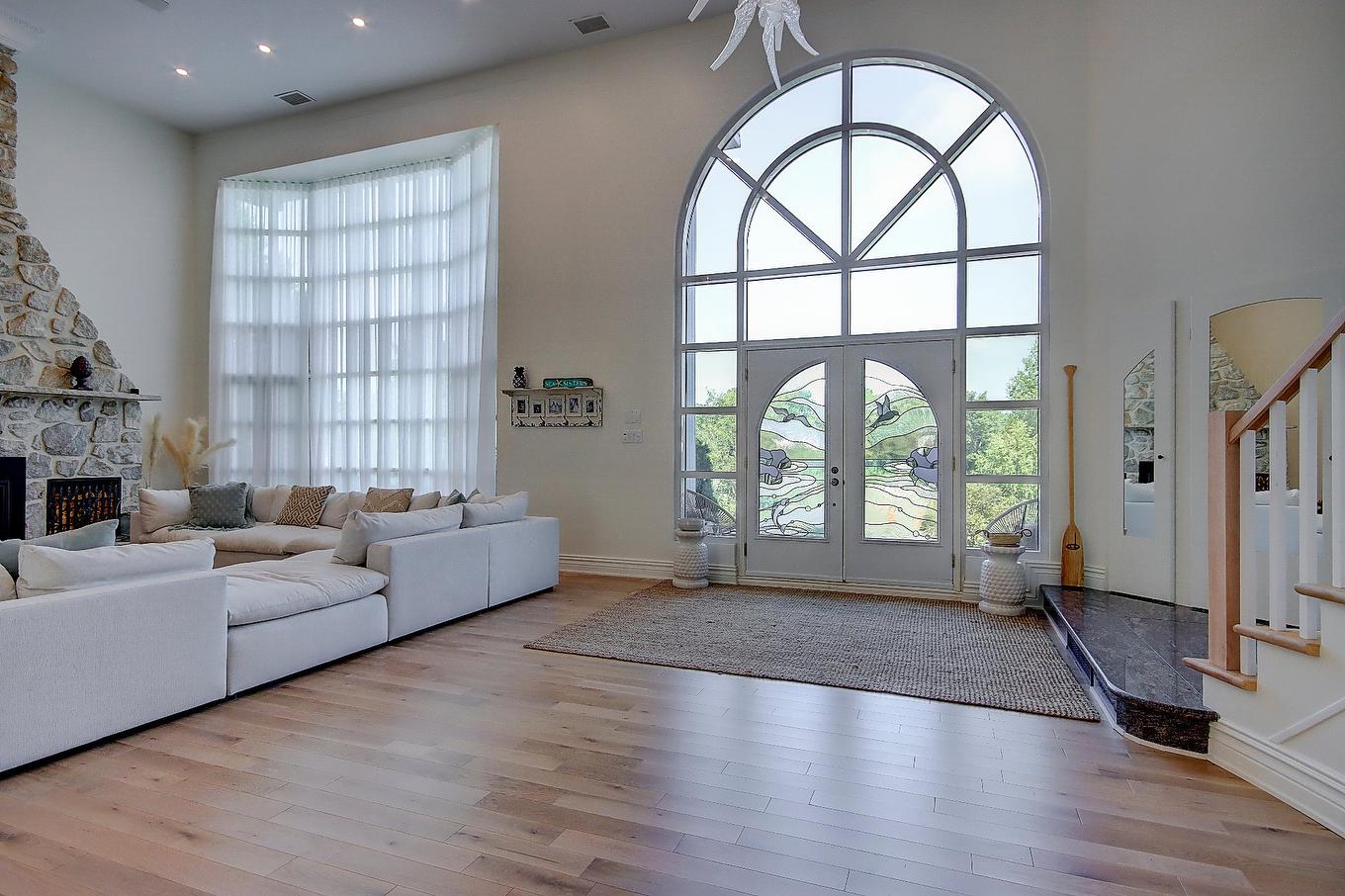 Hall - 1080 Rue Ste-Thérèse, Saint-Jean-Sur-Richelieu, QC - Indoor With Fireplace