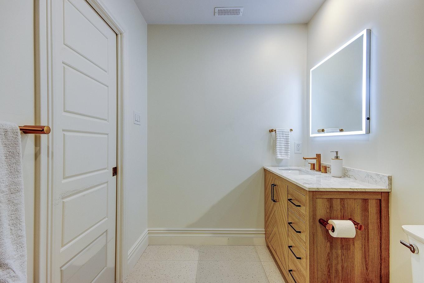 Bathroom - 1080 Rue Ste-Thérèse, Saint-Jean-Sur-Richelieu, QC - Indoor Photo Showing Bathroom