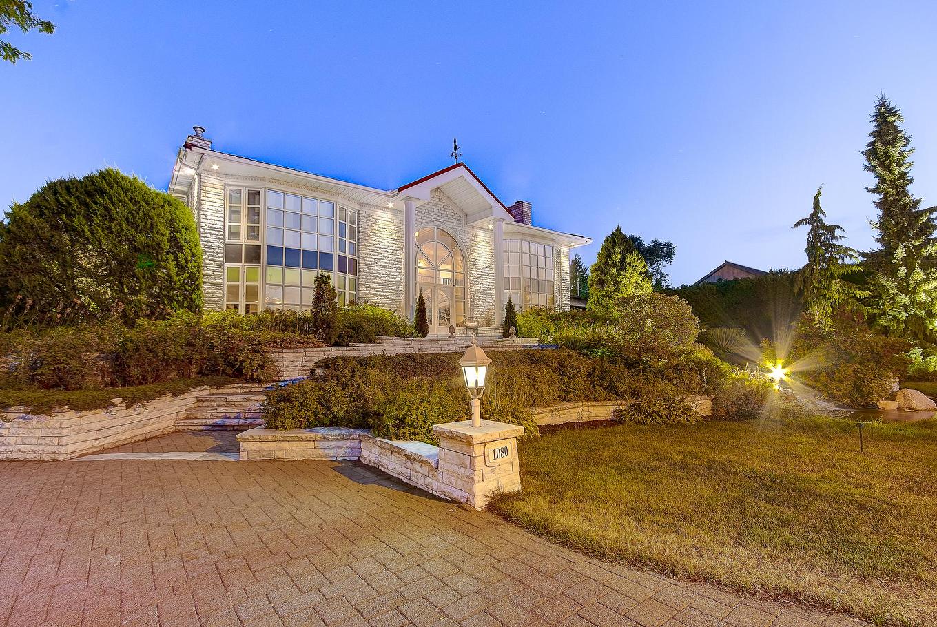 Frontage - 1080 Rue Ste-Thérèse, Saint-Jean-Sur-Richelieu, QC - Outdoor