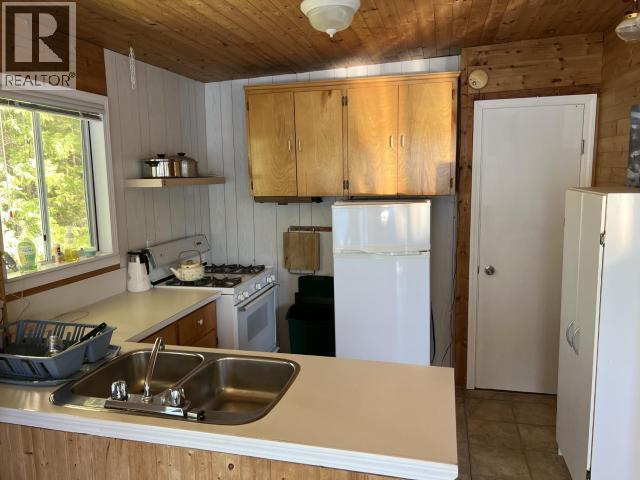9302 Powell Lake, Remote Areas, BC - Indoor Photo Showing Kitchen With Double Sink