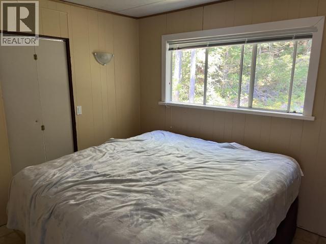9302 Powell Lake, Remote Areas, BC - Indoor Photo Showing Bedroom