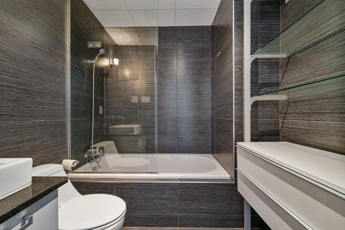 Bathroom - 701-801 Rue Sherbrooke E., Montréal (Le Plateau-Mont-Royal), QC - Indoor Photo Showing Bathroom